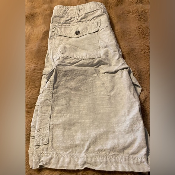 Guess size 32 light gray cargo shorts - Picture 3 of 9